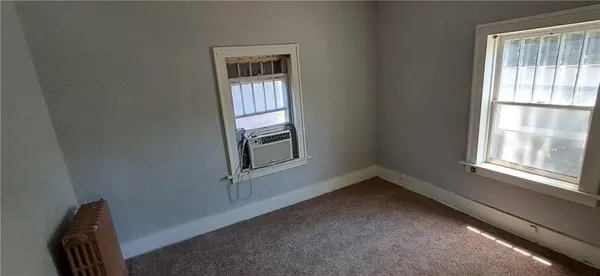 $700 | 3012 Felix Street, Unit 4, St. Joseph, MO 64501
