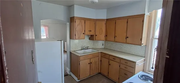 $700 | 3012 Felix Street, Unit 4, St. Joseph, MO 64501