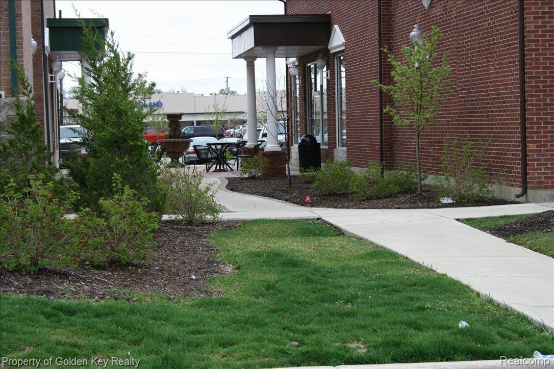 11762 Farmington Road, Unit 40 Livonia, MI 48150 - Photo 18 of 19 walk to restaurants