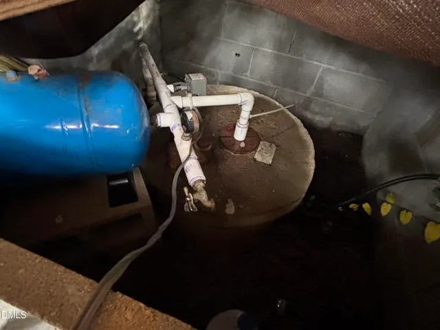 a view of a livingroom with furniture