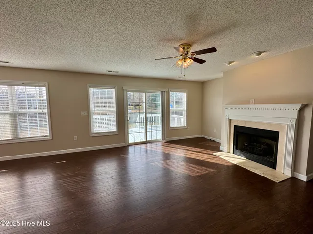 $1,500 | 301 West Willowood Lane, Jacksonville, NC 28546