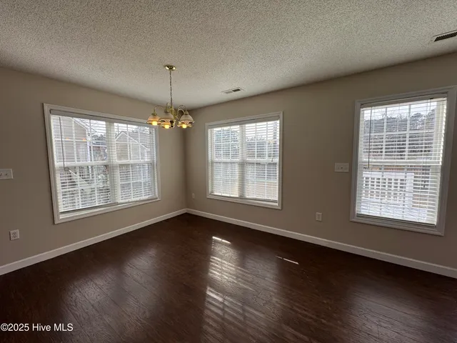 $1,500 | 301 West Willowood Lane, Jacksonville, NC 28546