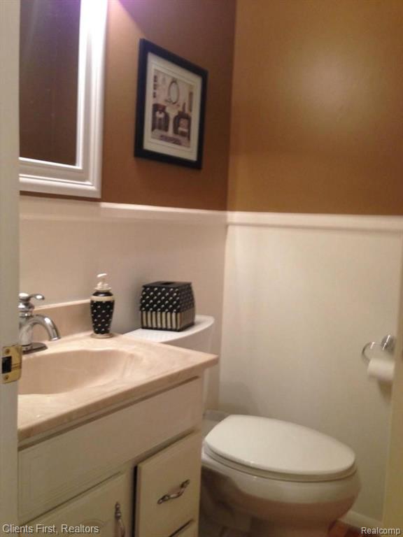 15668 Riverside Street Livonia, MI 48154 - Photo 19 of 33 Gallery Image 19