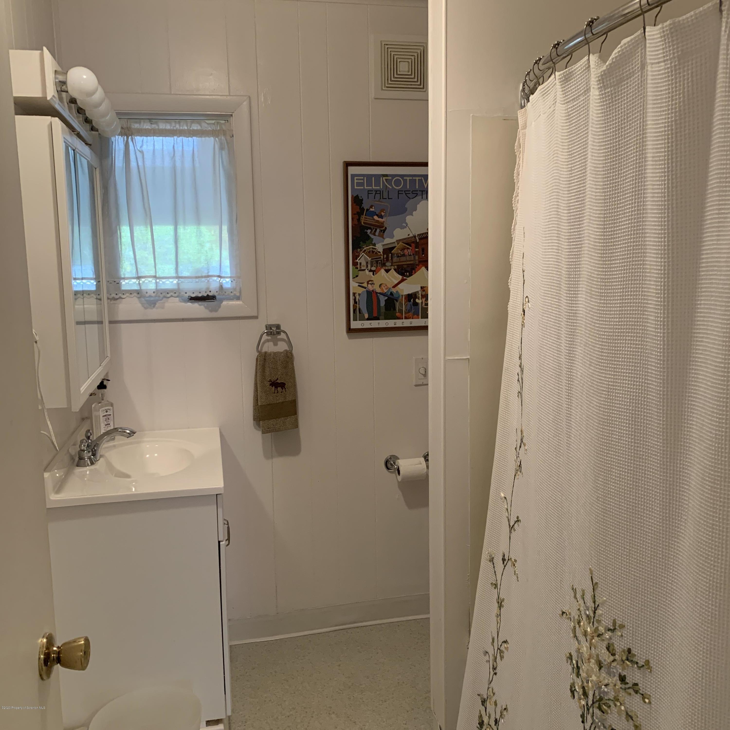34 Ranch View Union Dale, PA 18470 - Photo 11 of 21 Full Bathroom