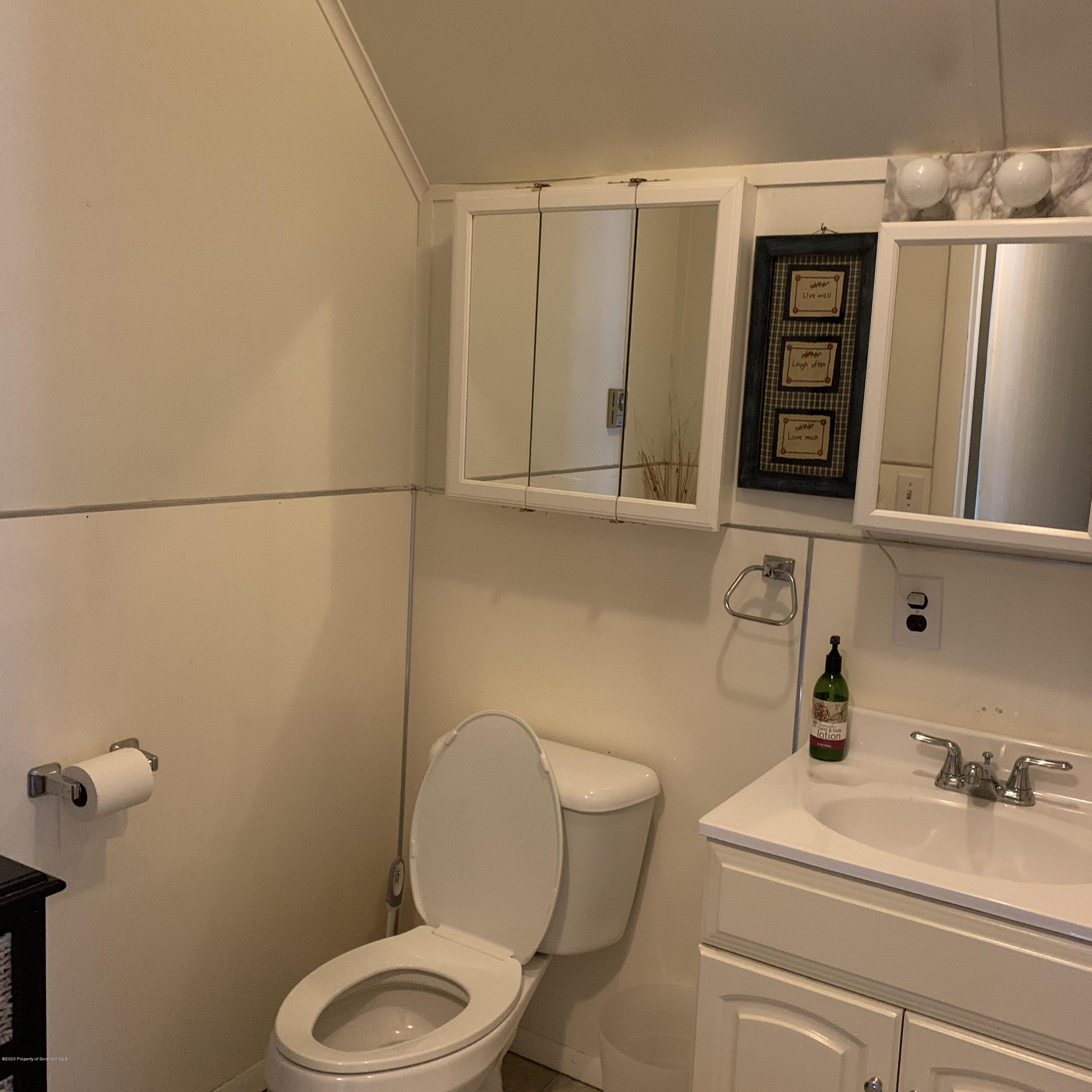 34 Ranch View Union Dale, PA 18470 - Photo 14 of 21 Full Bathroom