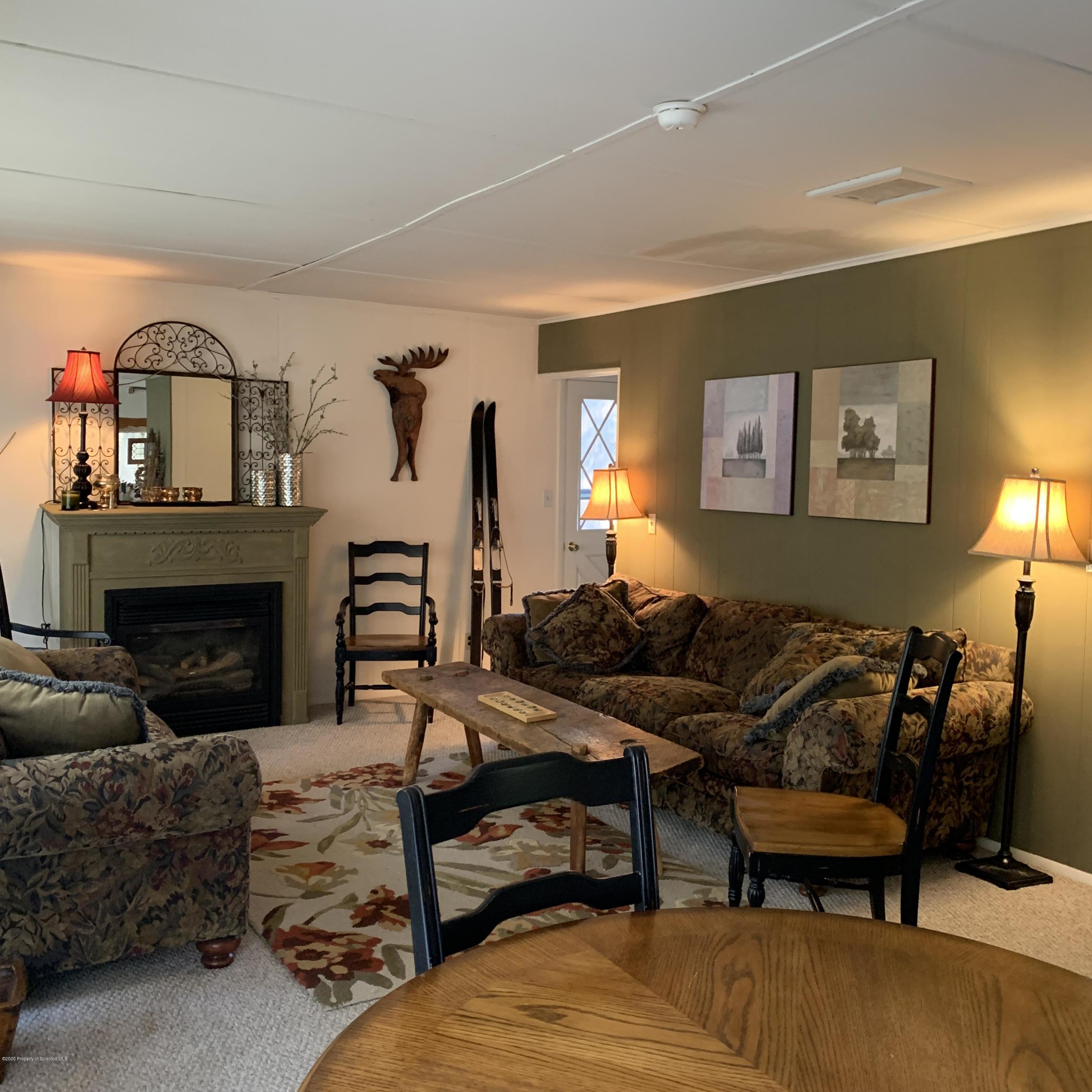 34 Ranch View Union Dale, PA 18470 - Photo 6 of 21 Living Room