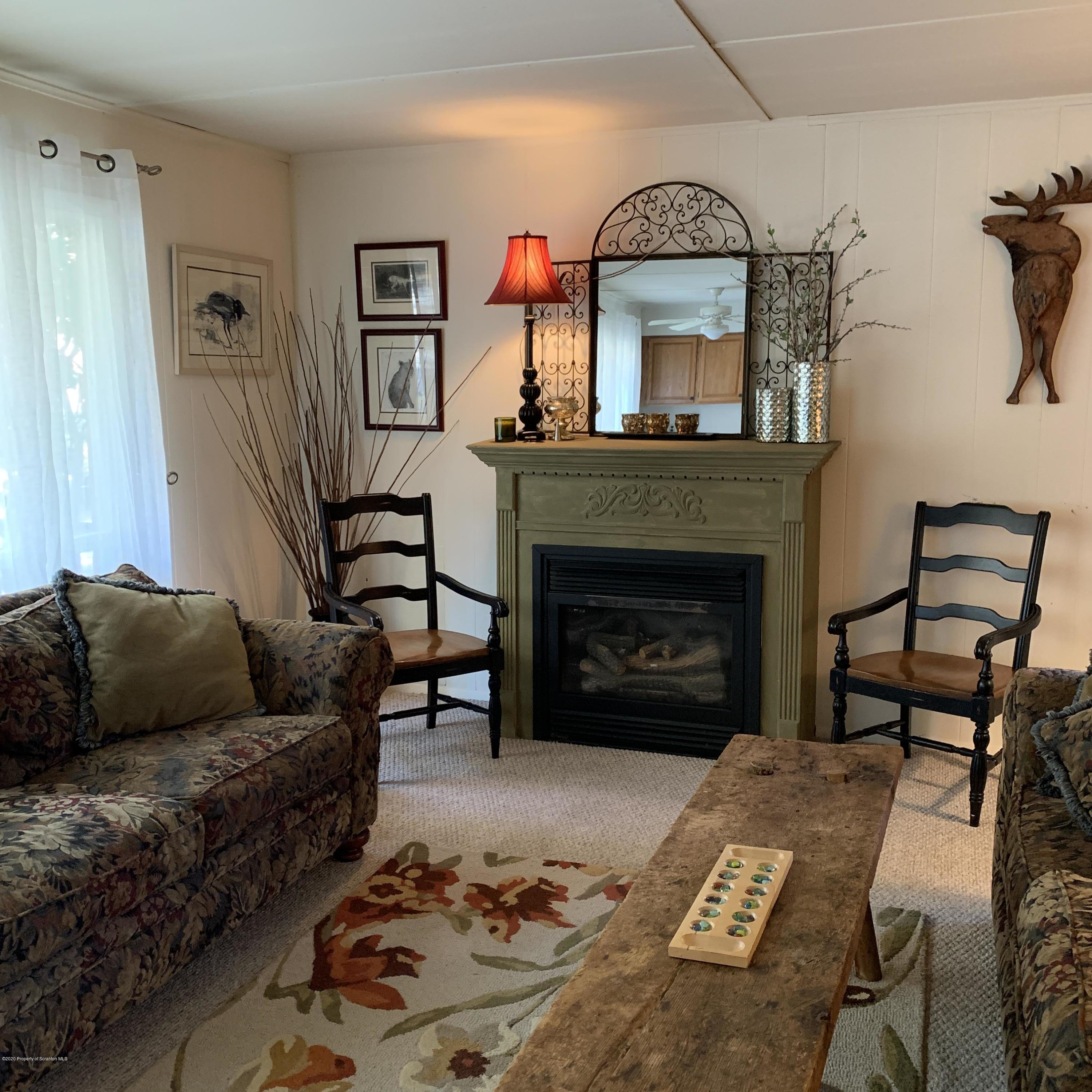 34 Ranch View Union Dale, PA 18470 - Photo 7 of 21 Living Room