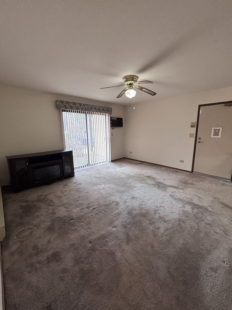 633 South Virginia Road, Unit 115 Crystal Lake, IL 60014 - Photo 2 of 9