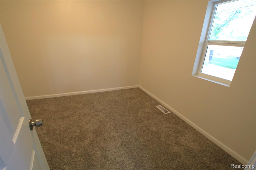 1106 West Judd Road Flint, MI 48507 - Photo 12 of 17