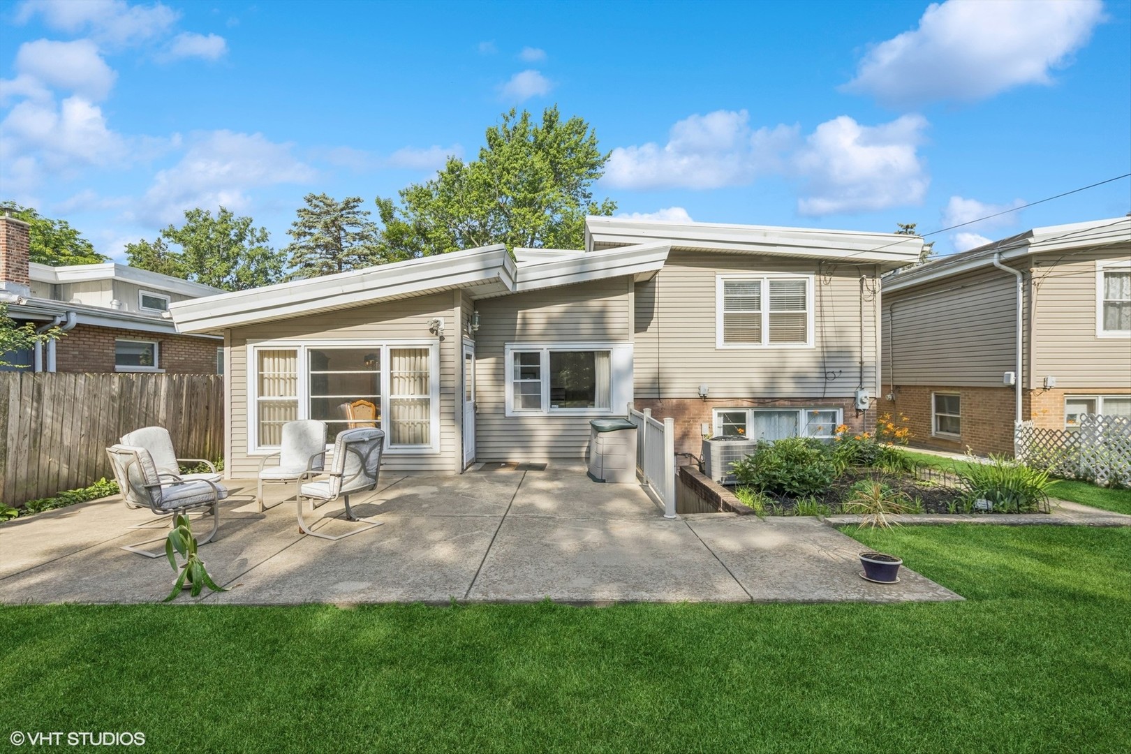 506 South Charleton Street Willow Springs, IL 60480 - Photo 20 of 21 a front view of house with a garden and patio