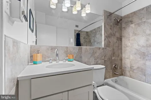 $250,000 | 2601 Pennsylvania Avenue, Unit 952, Philadelphia, PA 19130