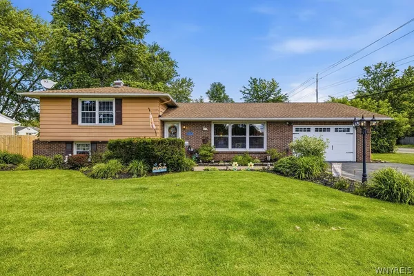 $294,900 | 23 Eisenhower Drive, Lockport City, NY 14094