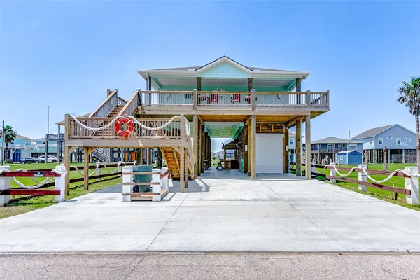 $633,200 | 851 Palmetto Drive, Crystal Beach, TX 77650