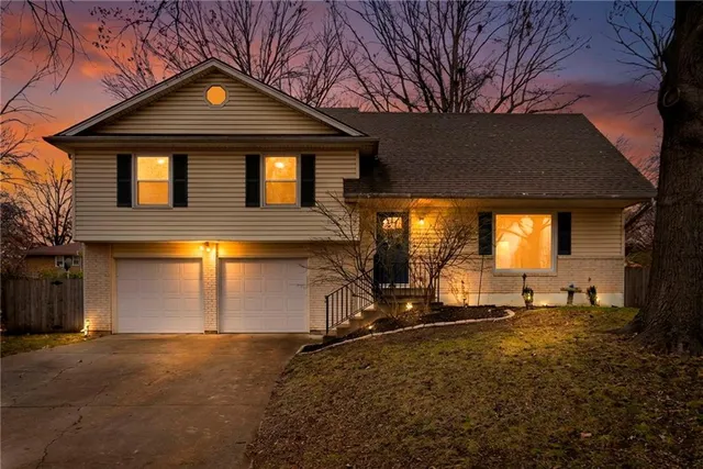 $355,000 | 515 South Meadowbrook Lane, Olathe, KS 66062