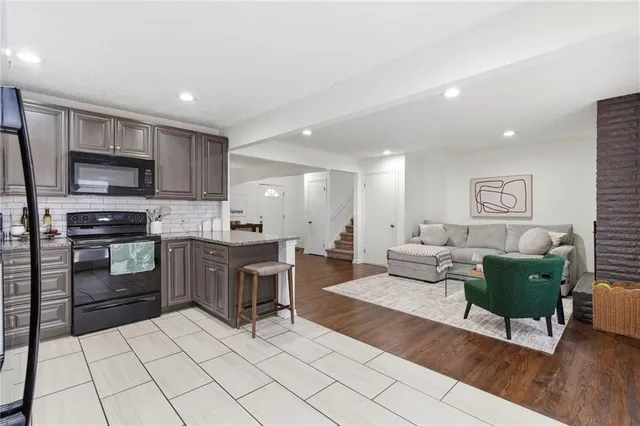 $355,000 | 515 South Meadowbrook Lane, Olathe, KS 66062