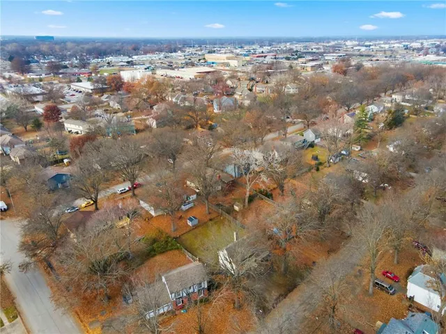 $355,000 | 515 South Meadowbrook Lane, Olathe, KS 66062