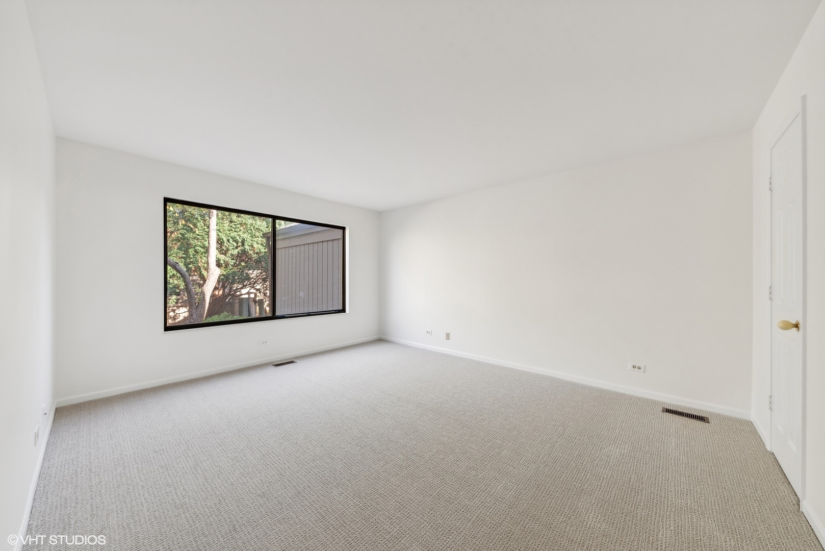 774 Shoreline Road, Unit D Lake Barrington, IL 60010 - Photo 12 of 21 Gallery Image 12