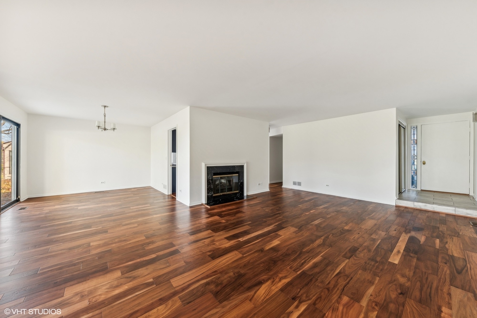 774 Shoreline Road, Unit D Lake Barrington, IL 60010 - Photo 9 of 21 Gallery Image 9