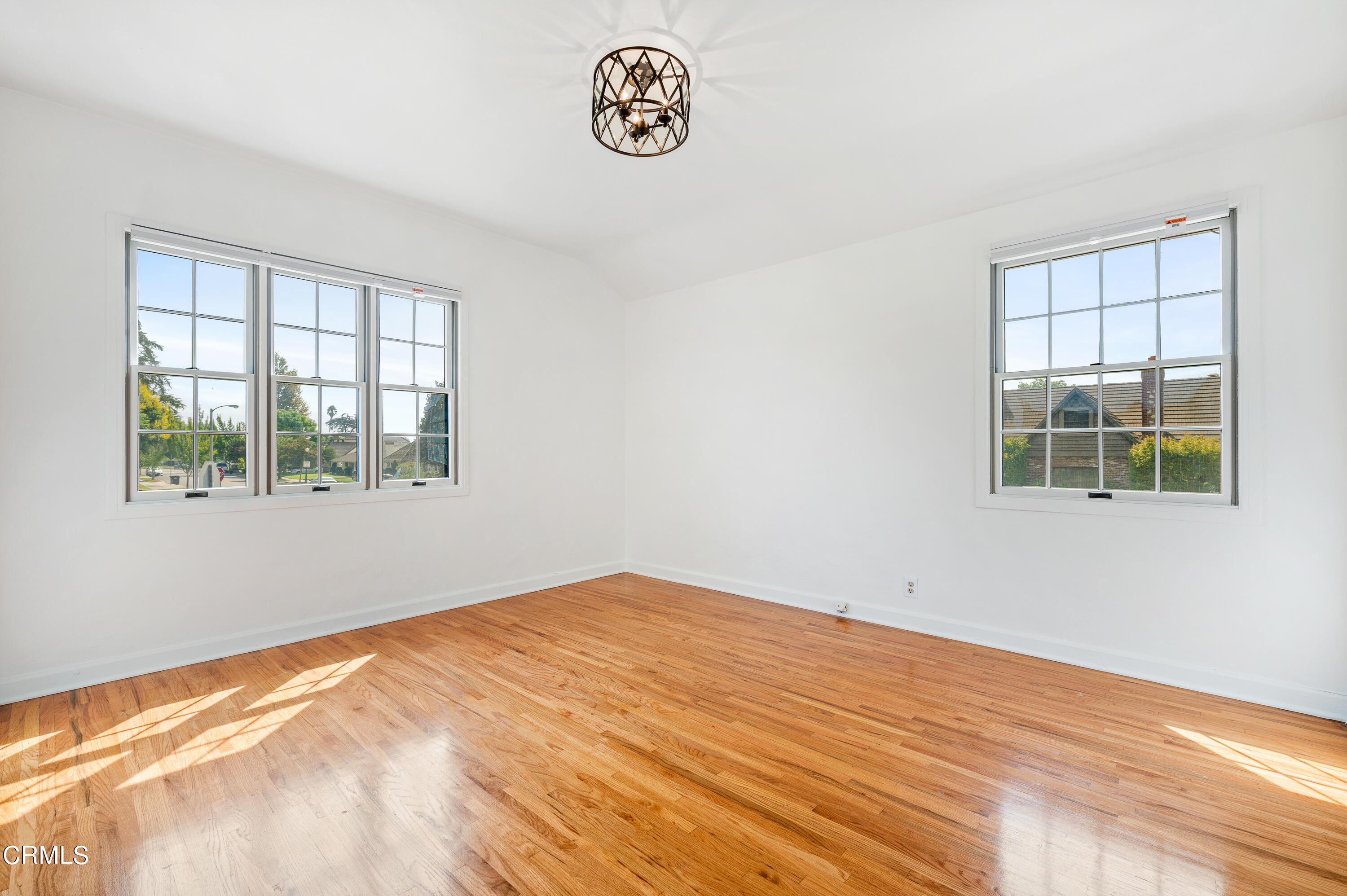 517 St Albans Road San Gabriel, CA 91775 - Photo 15 of 24 an empty room with a window