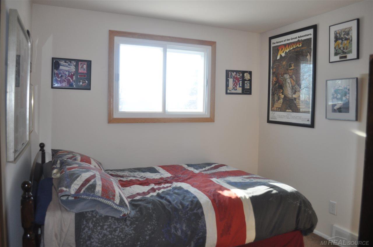 7041 Hatchery Road Waterford, MI 48327 - Photo 27 of 35 31367714-26.JPG