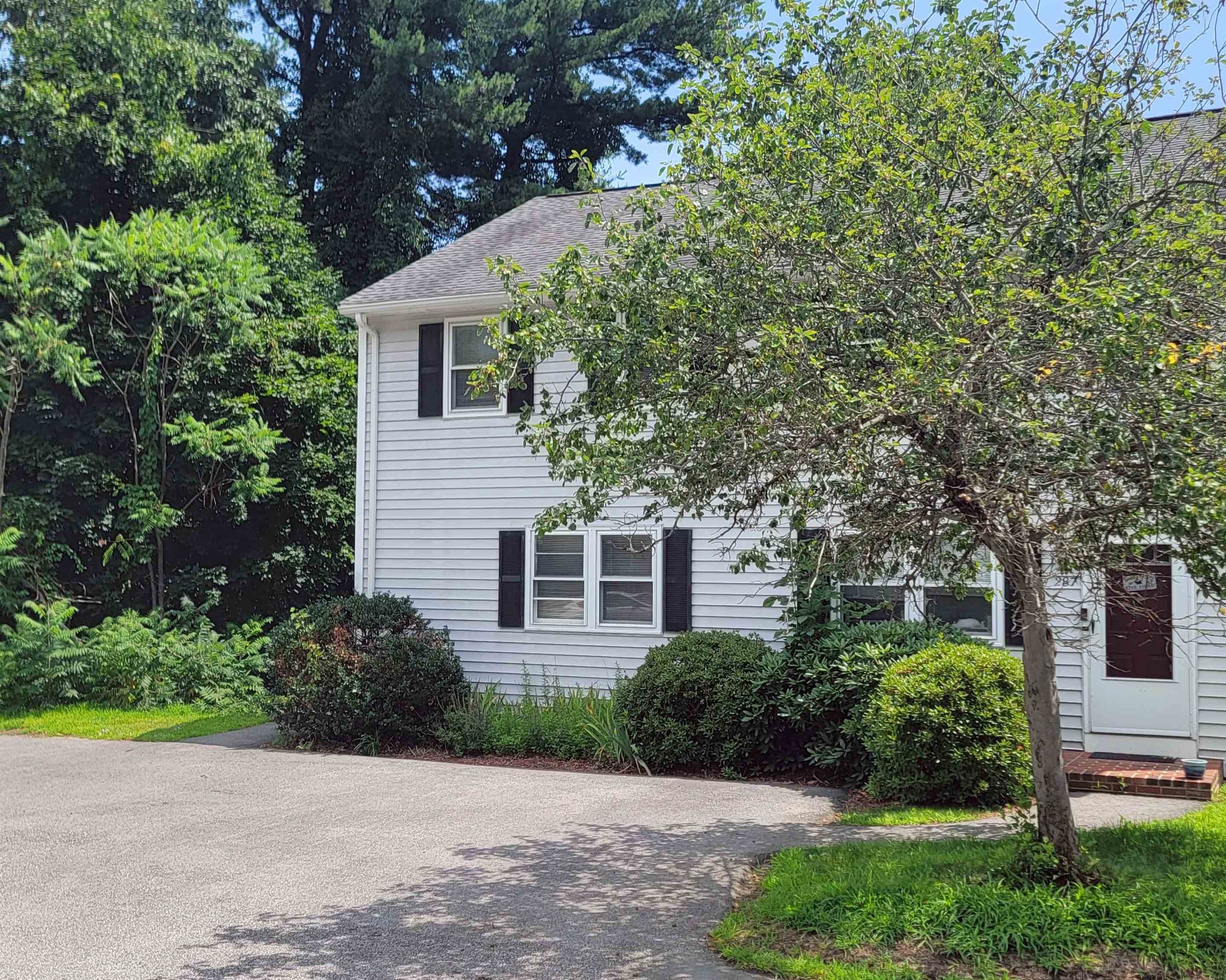 286 Winding Pond Road Londonderry, NH 03053 - Photo 2 of 33 Gallery Image 2