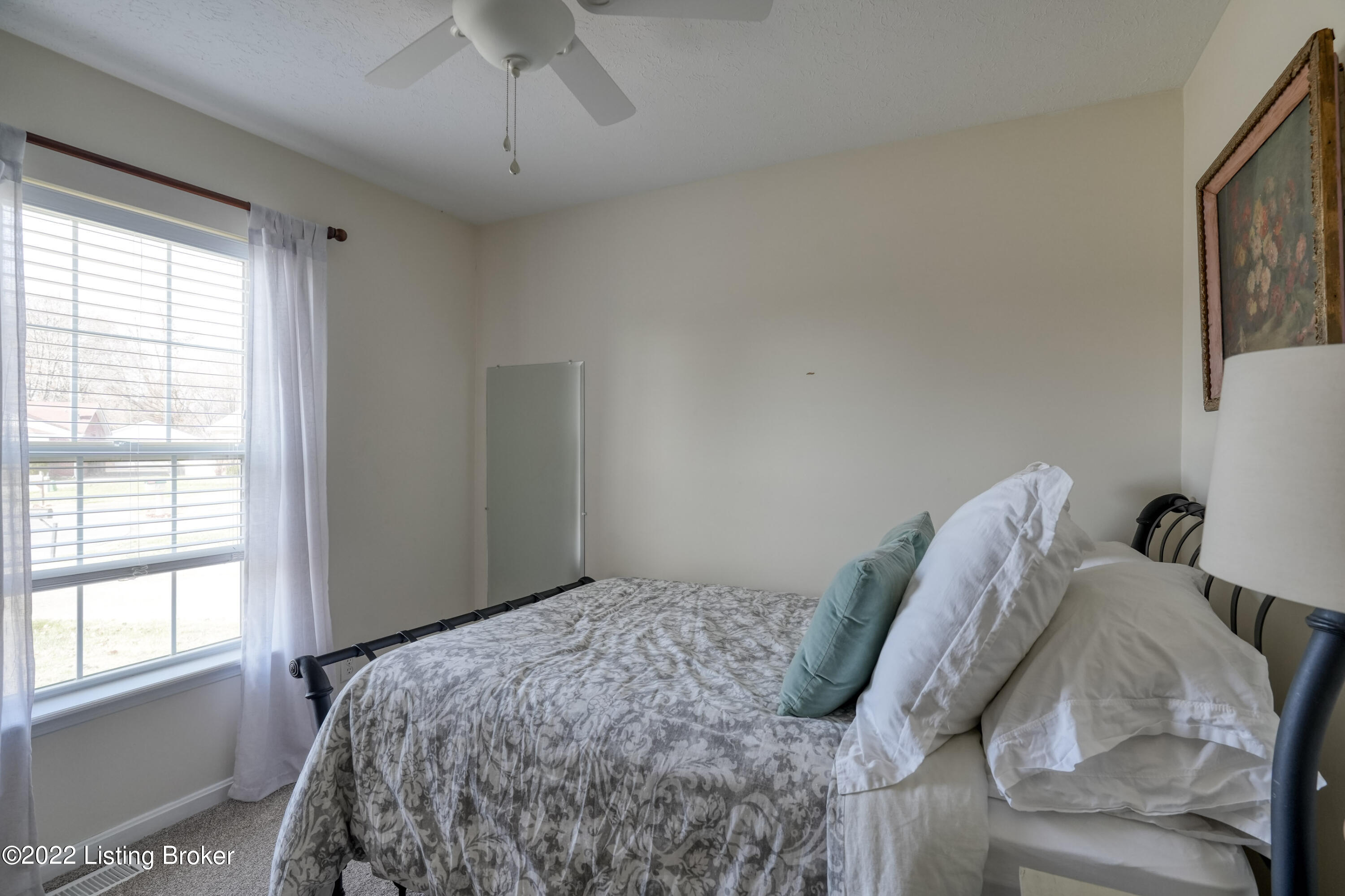 7905 Jennifer Ridge Place Louisville, KY 40258 - Photo 20 of 42 025 - 20221202 02846