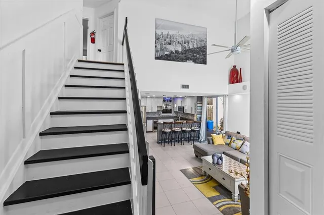 a view of entryway and workspace