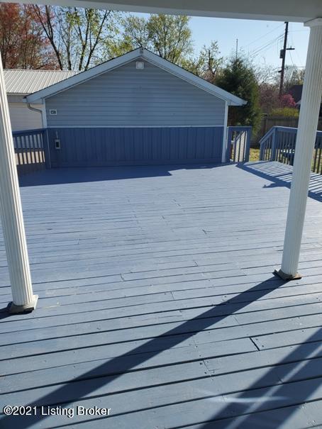 4626 Dover Road Louisville, KY 40216 - Photo 10 of 33 Dover 4626 Deck