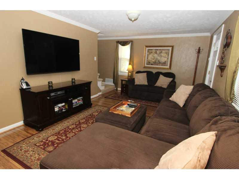 847 Shadycrest Road Beechview, PA 15216 - Photo 6 of 22 Living Room.