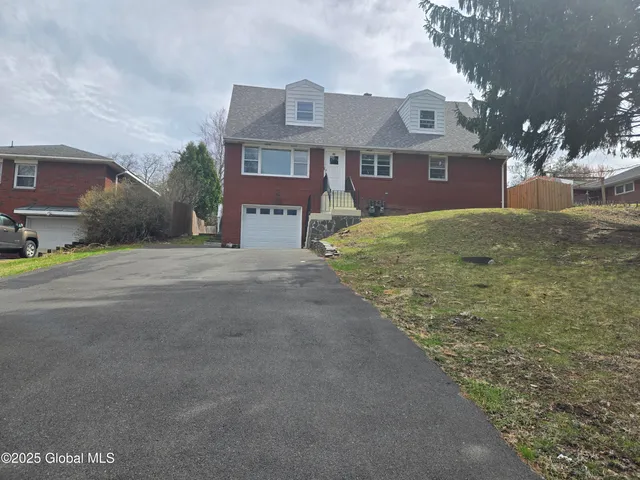 $2,100 | 86 Hackett Boulevard, Unit 2, Albany, NY 12209