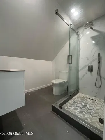 $2,100 | 86 Hackett Boulevard, Unit 2, Albany, NY 12209