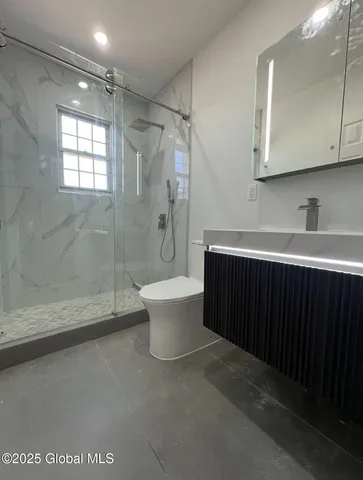 $2,100 | 86 Hackett Boulevard, Unit 2, Albany, NY 12209