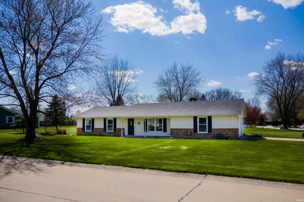 $284,900 | 14525 Ridgecrest Drive, Leo, IN 46765