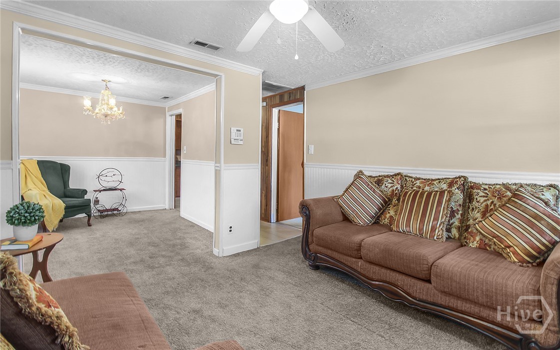 811 A West 52nd Street Savannah, GA 31405 - Photo 13 of 35 Living Area