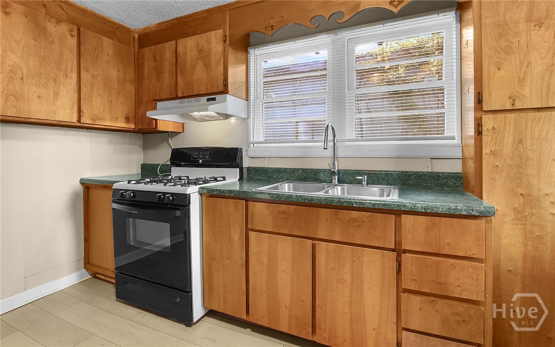 811 A West 52nd Street Savannah, GA 31405 - Photo 19 of 35 Kitchen