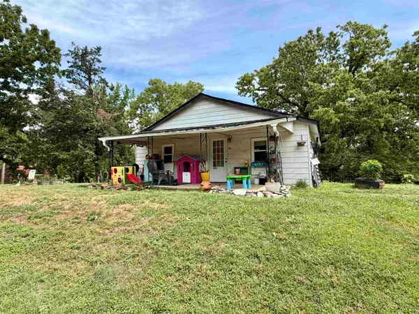 a view of a house with a backyard