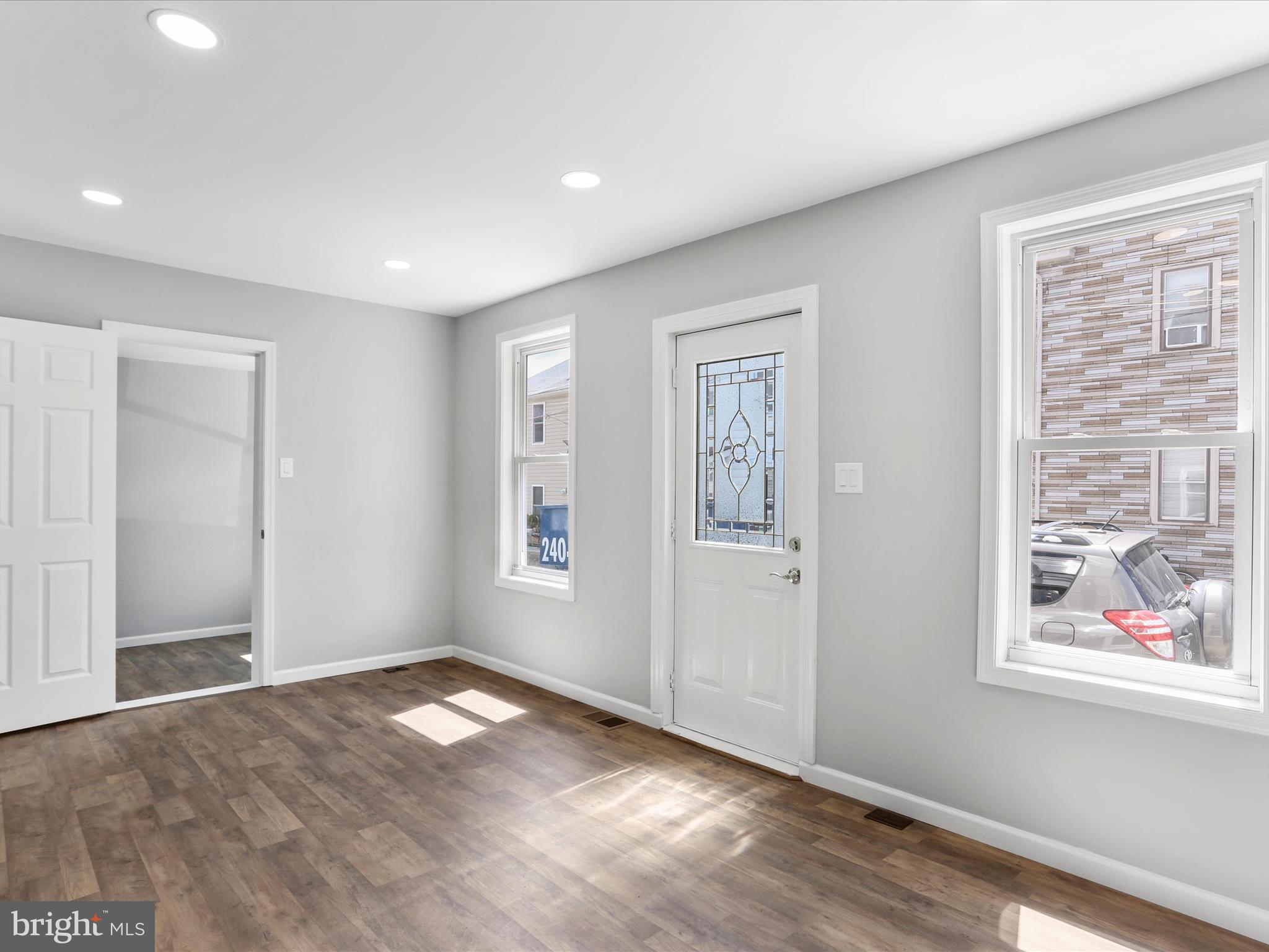 610 George Street Hagerstown, MD 21740 - Photo 5 of 27 Lots of natural light