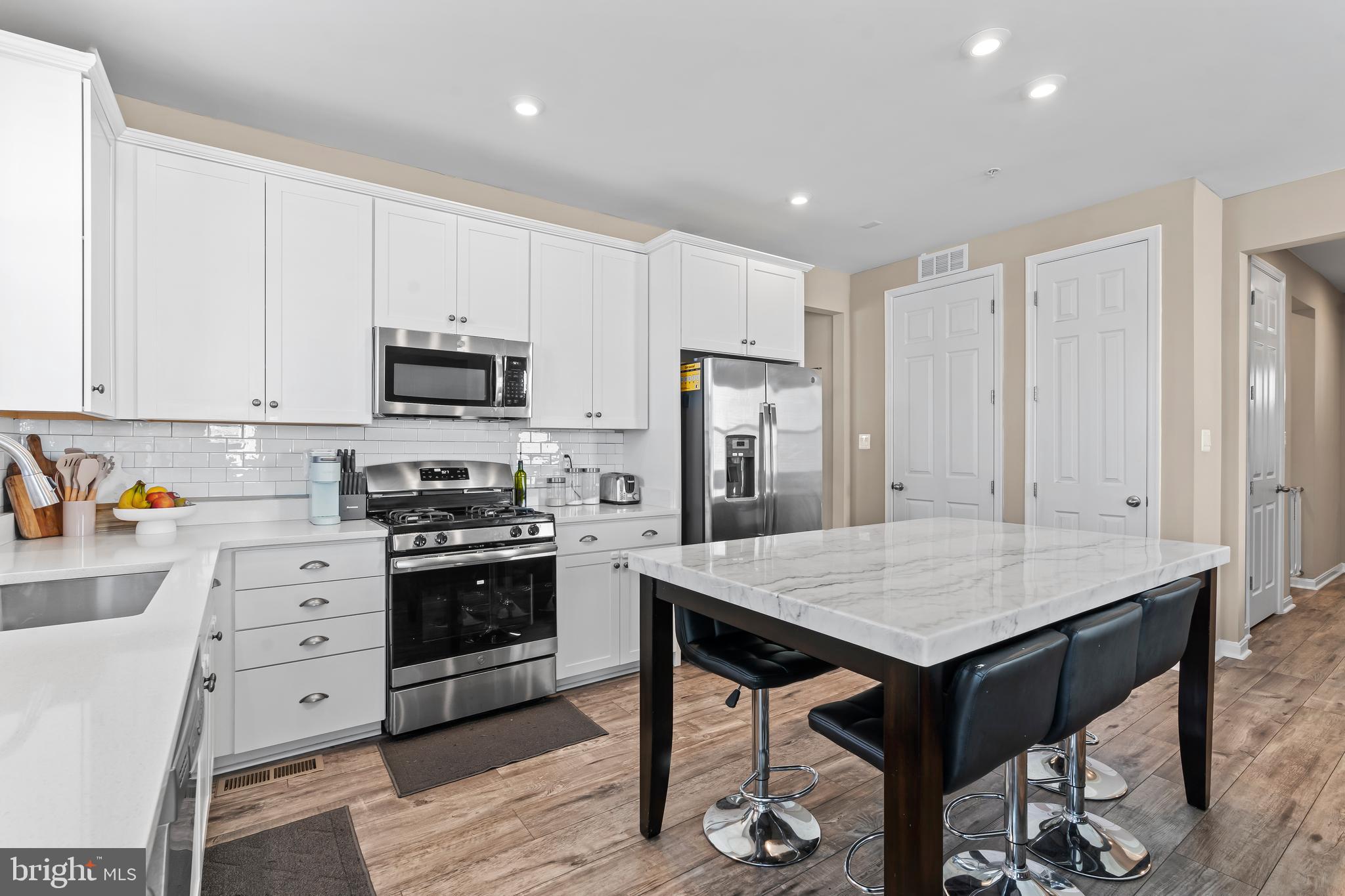 17330 Kilpatrick Court Hagerstown, MD 21740 - Photo 19 of 31 a view of kitchen with sink microwave and refrigerator