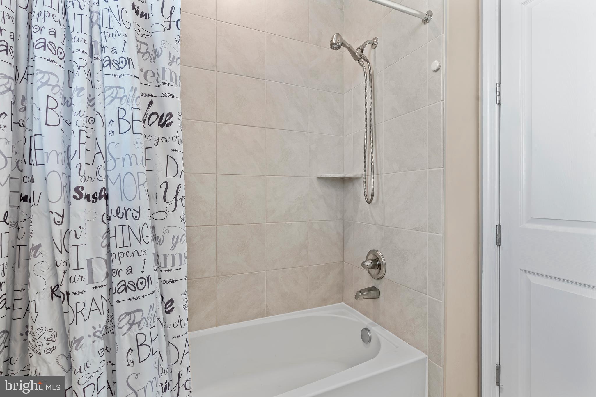 17330 Kilpatrick Court Hagerstown, MD 21740 - Photo 28 of 31 a bathroom with a bathtub