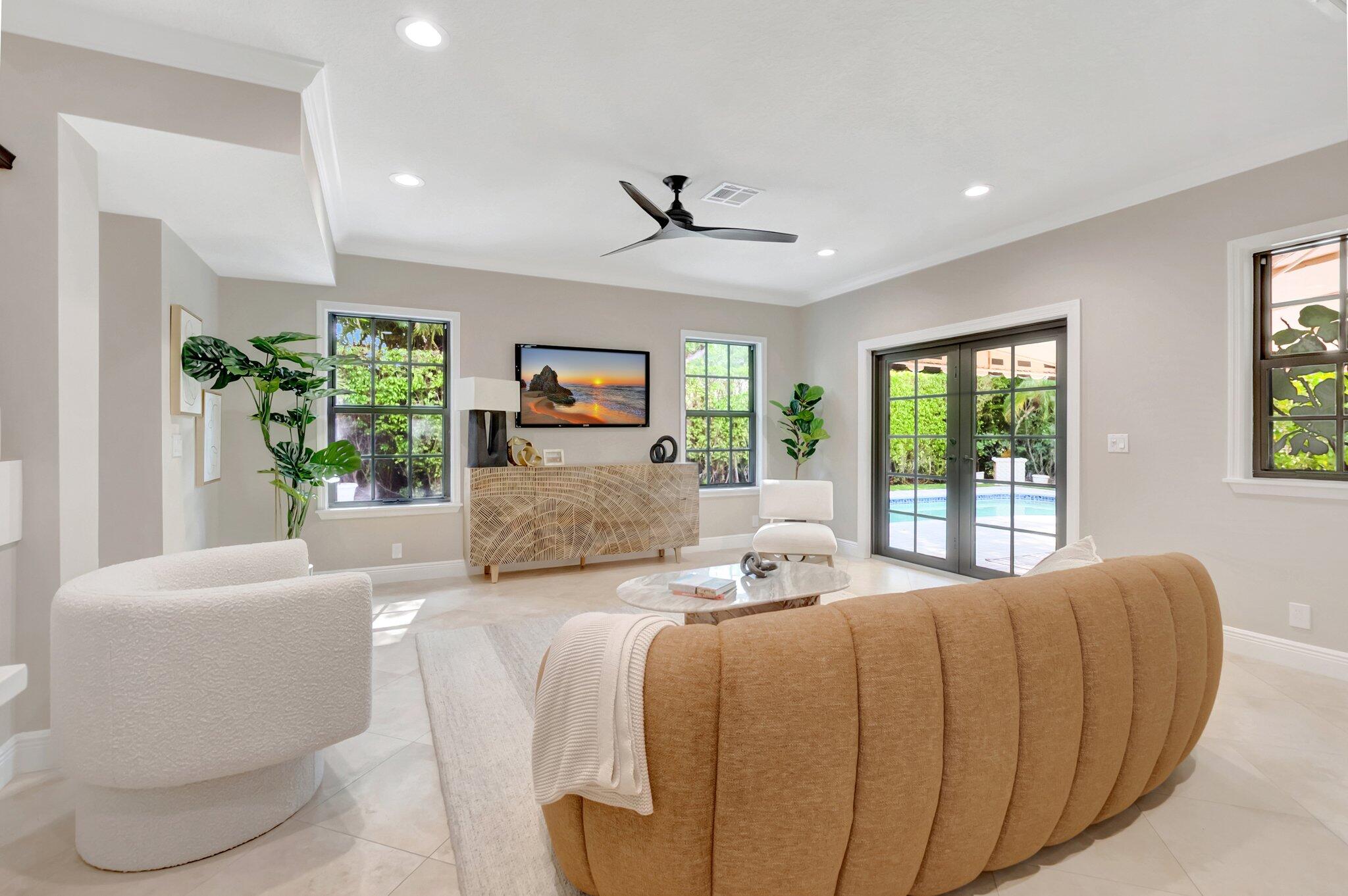 284 Florenada Terrace Boca Raton, FL 33486 - Photo 8 of 29 Living Room