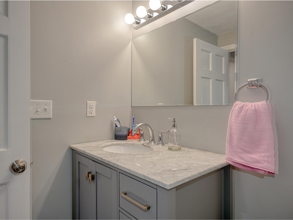 19 Mohawk Road Burlington, MA 01803 - Photo 20 of 42 Gallery Image 20