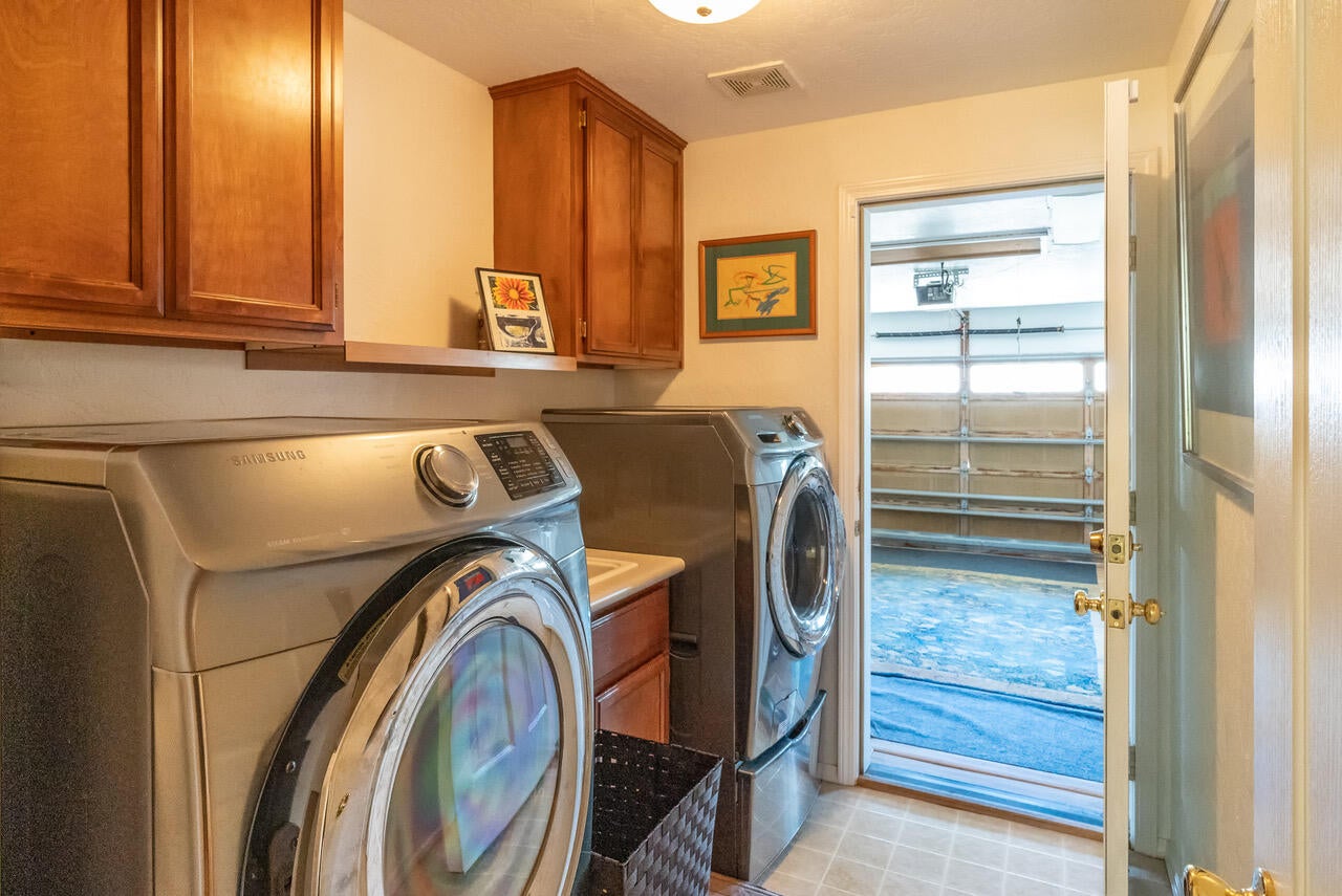 644 Benjamin Way Phoenix, OR 97535 - Photo 40 of 43 644 Benjamin (42 of 103)-Edit