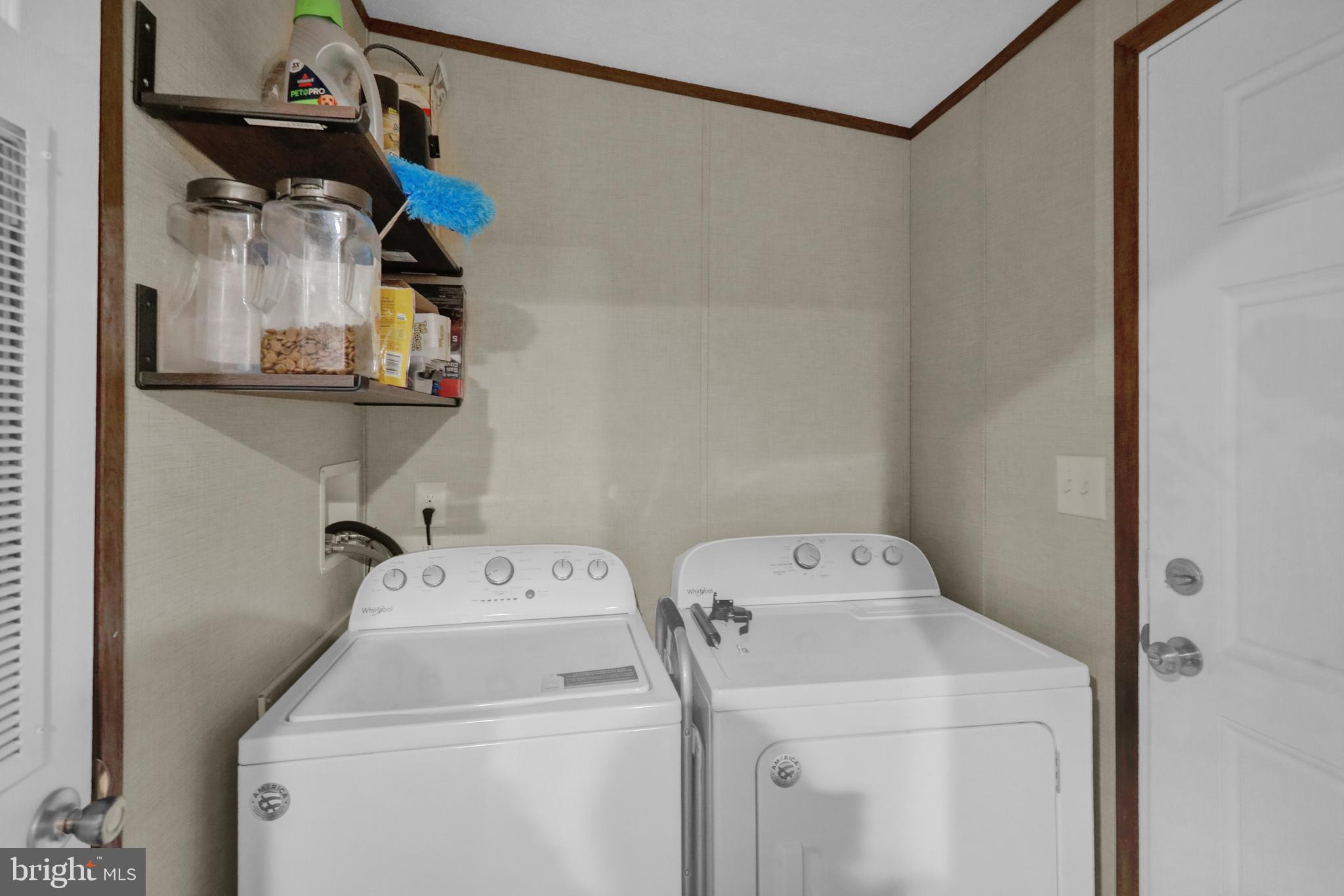 21 Keystone Road Reading, PA 19606 - Photo 19 of 22 a utility room with dryer and washer