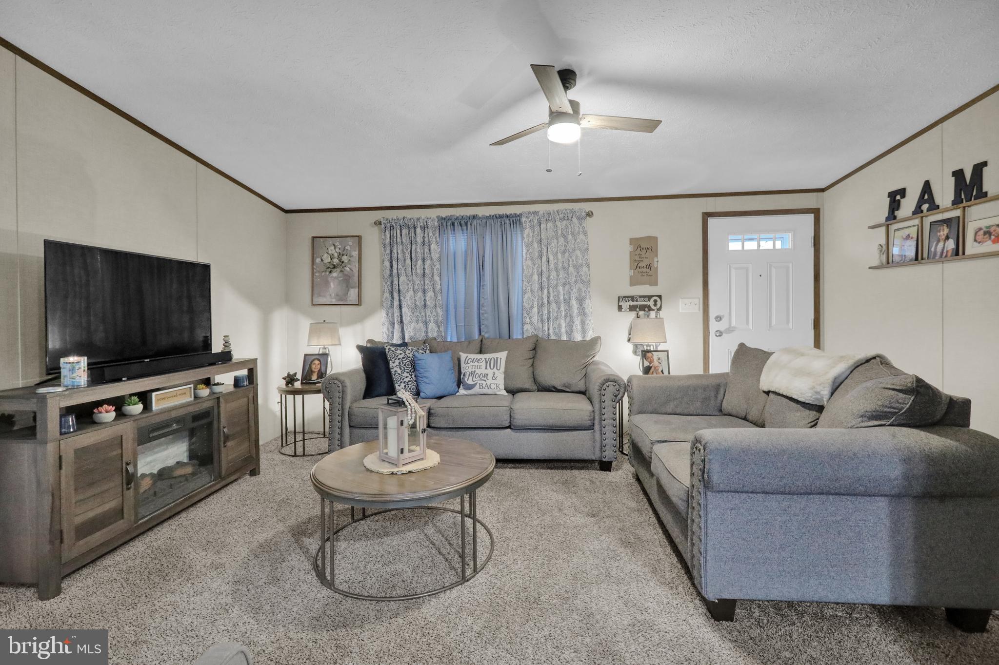 21 Keystone Road Reading, PA 19606 - Photo 4 of 22 a living room with furniture and a flat screen tv