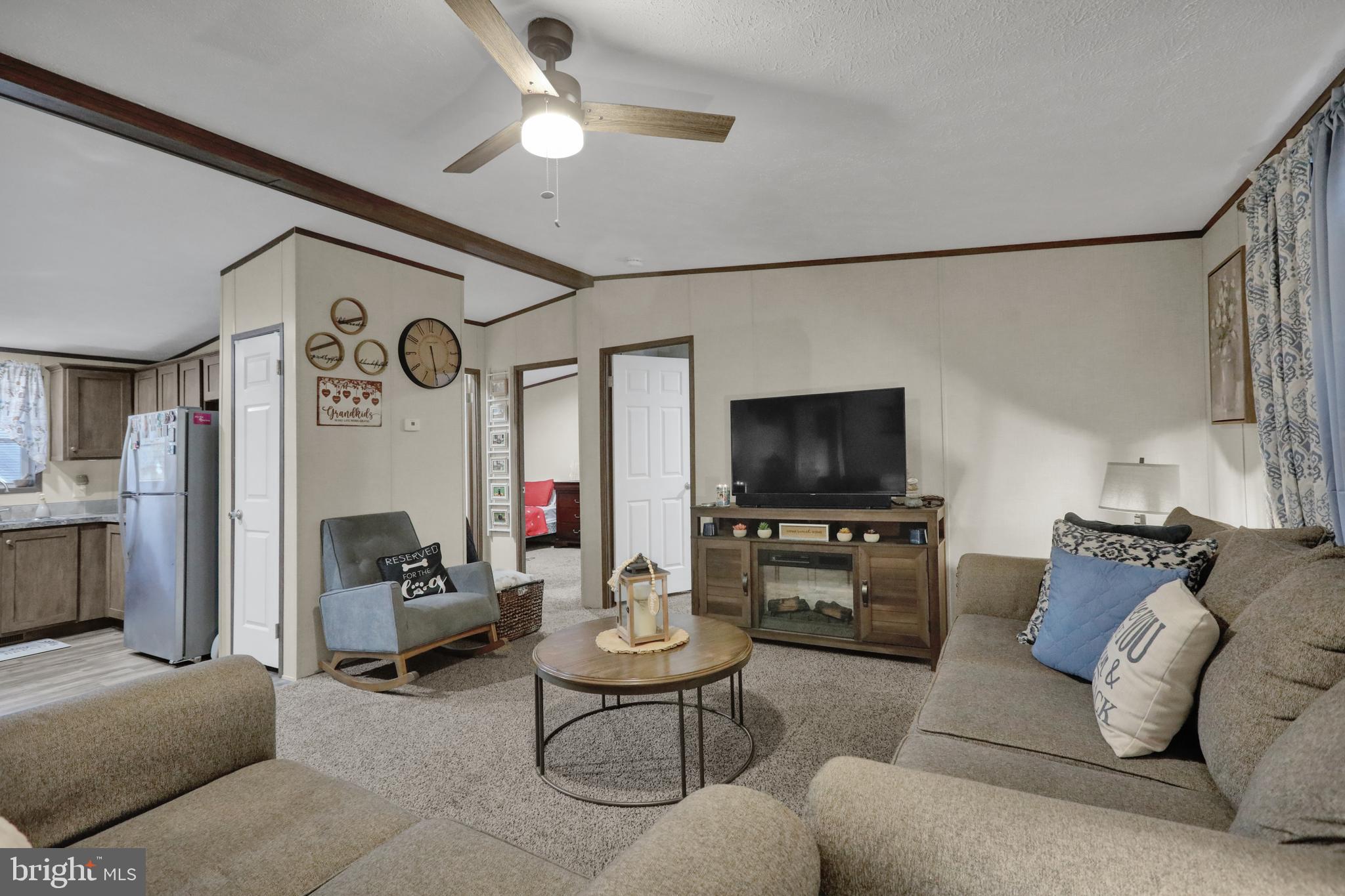 21 Keystone Road Reading, PA 19606 - Photo 5 of 22 a living room with furniture and a flat screen tv