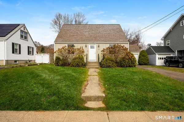 $489,000 | 185 Meadowside Road, Milford, CT 06460