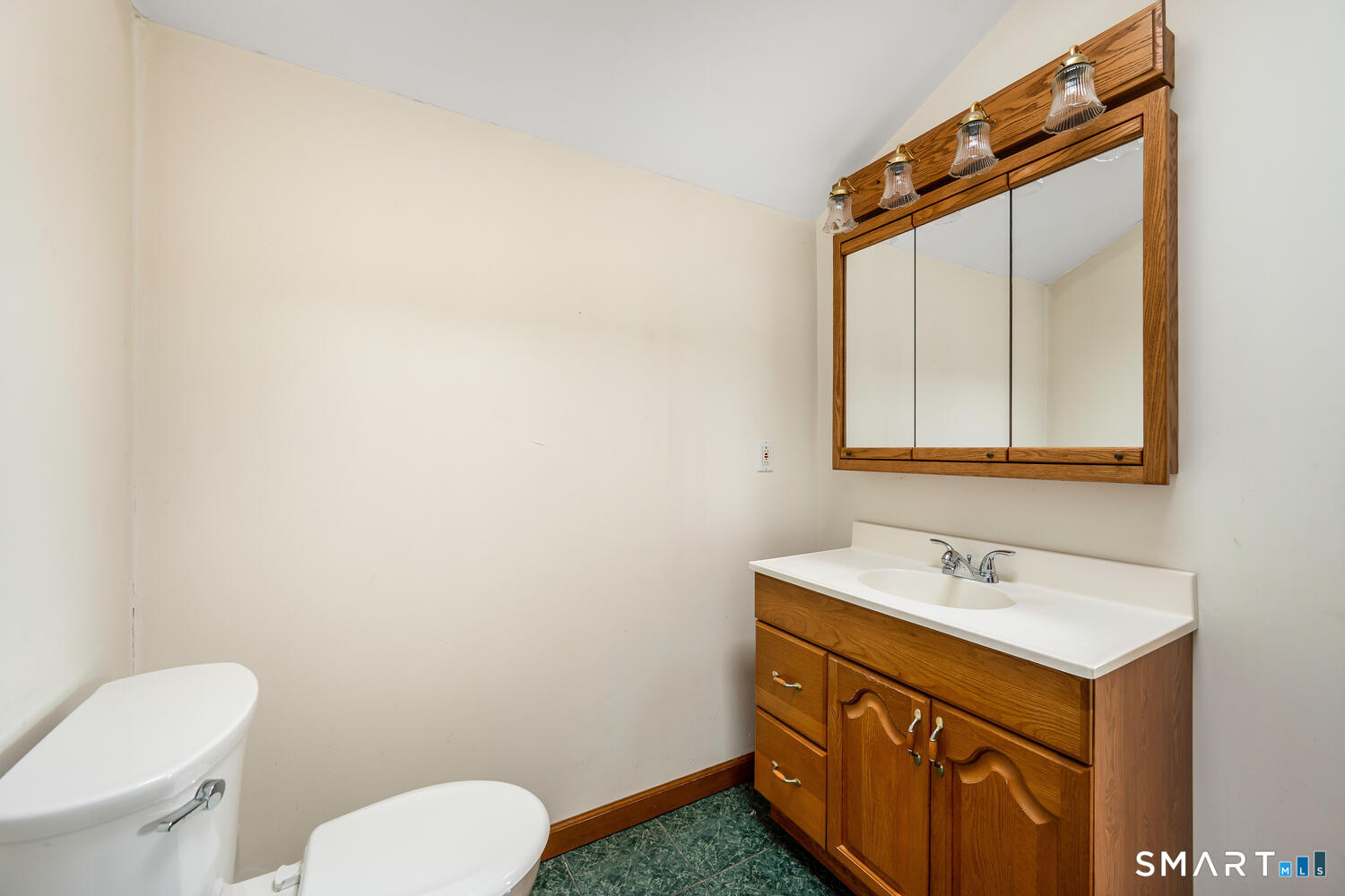 185 Meadowside Road Milford, CT 06460 - Photo 21 of 30