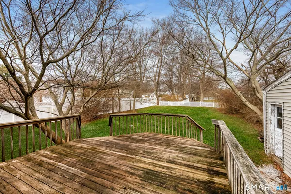 $489,000 | 185 Meadowside Road, Milford, CT 06460