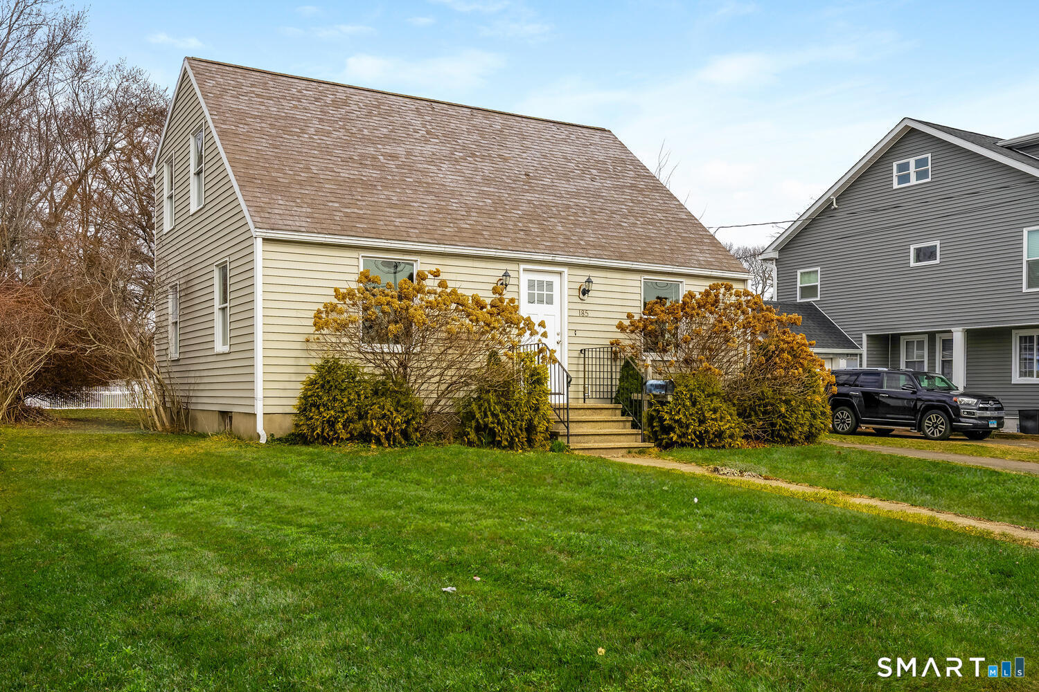 185 Meadowside Road Milford, CT 06460 - Photo 3 of 30