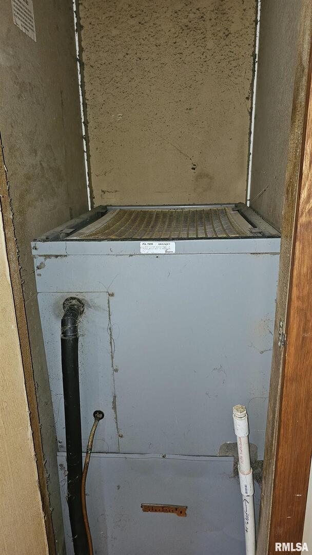 14228 Lake Of Egypt Road Marion, IL 62959 - Photo 13 of 41 a bathroom with a sink